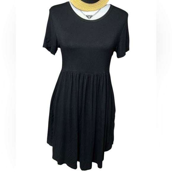 ✨ Classic Black Dress w/ Pockets – Women’s Medium – Effortless Style & Comfort - Picture 2 of 14